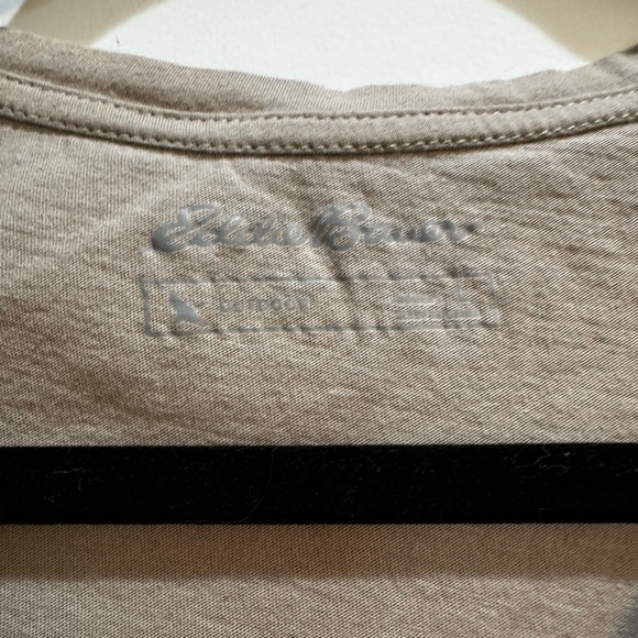 EDDIE BAUER Taupe V Neck Graphic Tee Large Armpit To Armpit 19” Length 26” - Picture 2 of 7